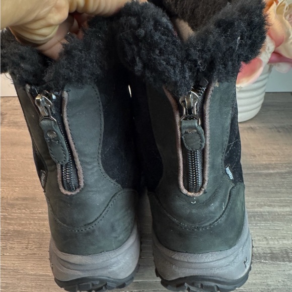 The North Face Primaloft Bella Alta Black Ankle Boots with Fur Trim - Picture 4 of 7